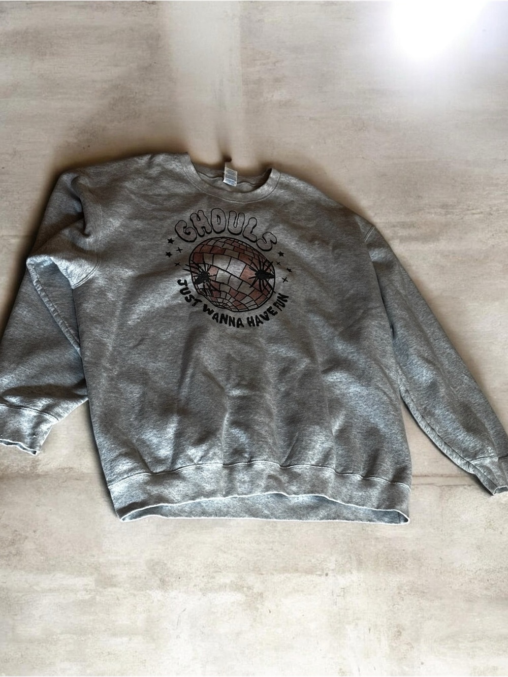 2XL distressed gray Ghouls discoball spiders Graphic Crewneck Sweatshirt
